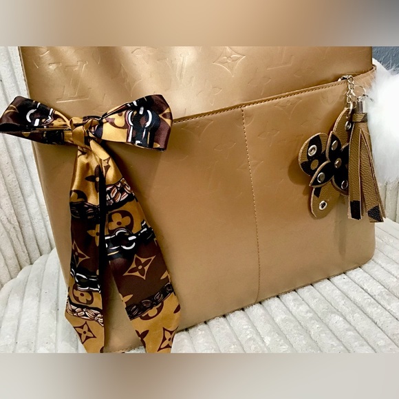 Louis Vuitton Bags - Picture 2 of 16